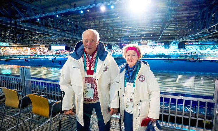 Norway's King stable  in hospital in Tenerife